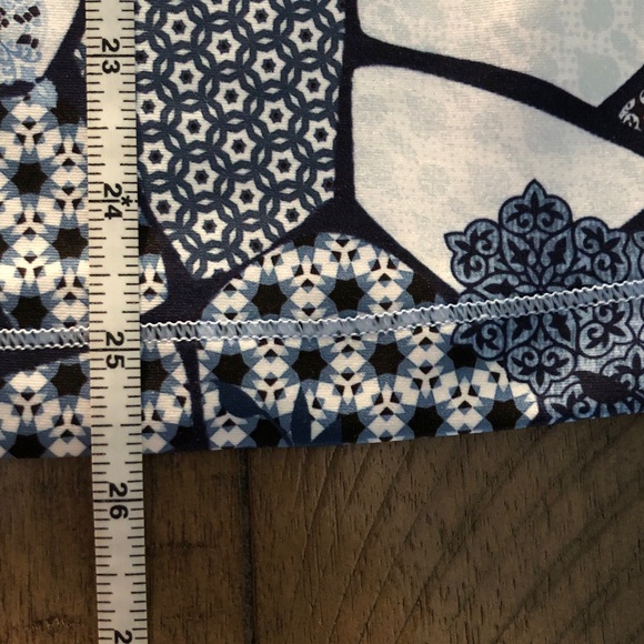 Johnny Was Blue and White Mosaic Floral polo tank moonlight glass Athleisure XL - Picture 14 of 14